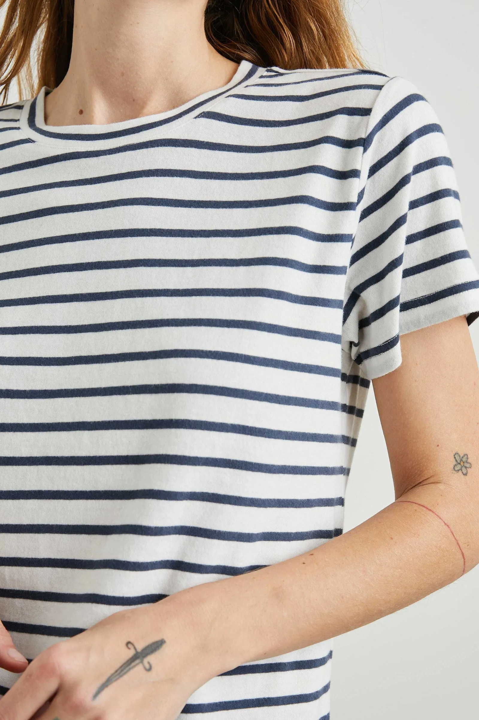 Vrouwen Rails Het Klassieke Crew-T-Shirt - Ivoormarine Streep