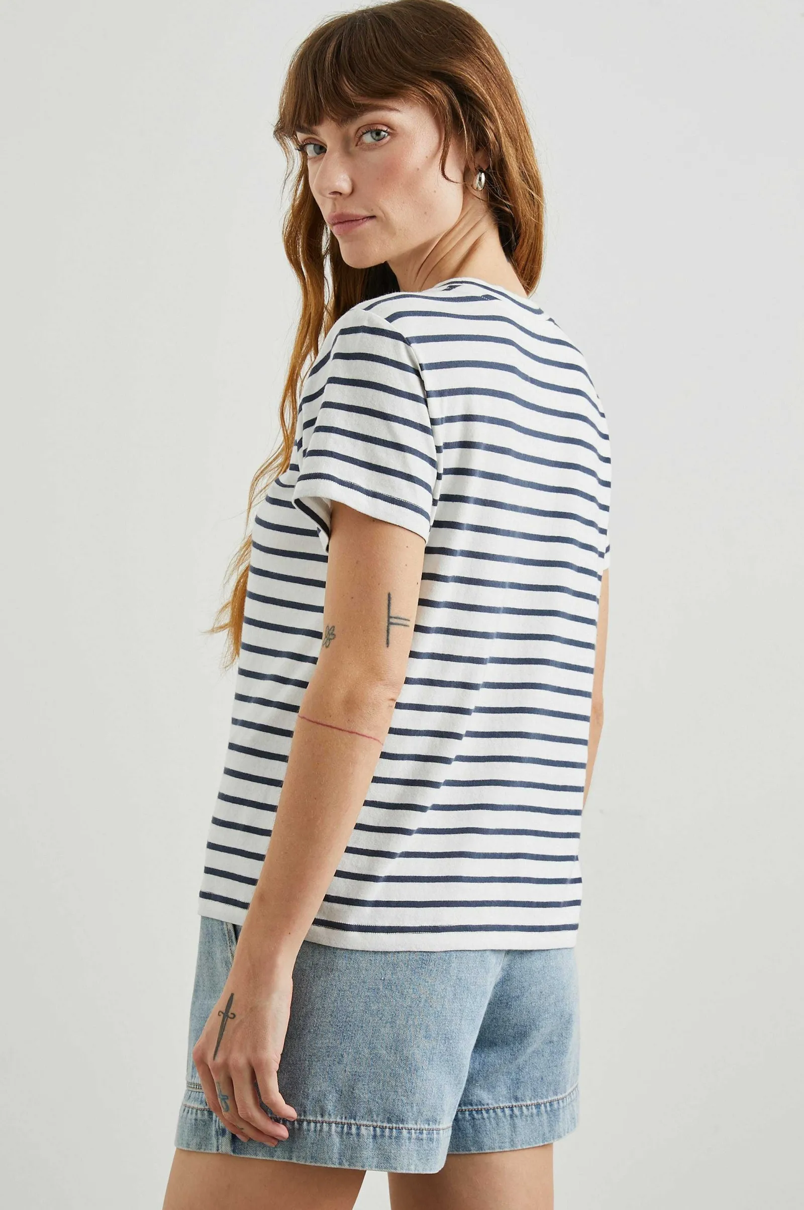 Vrouwen Rails Het Klassieke Crew-T-Shirt - Ivoormarine Streep