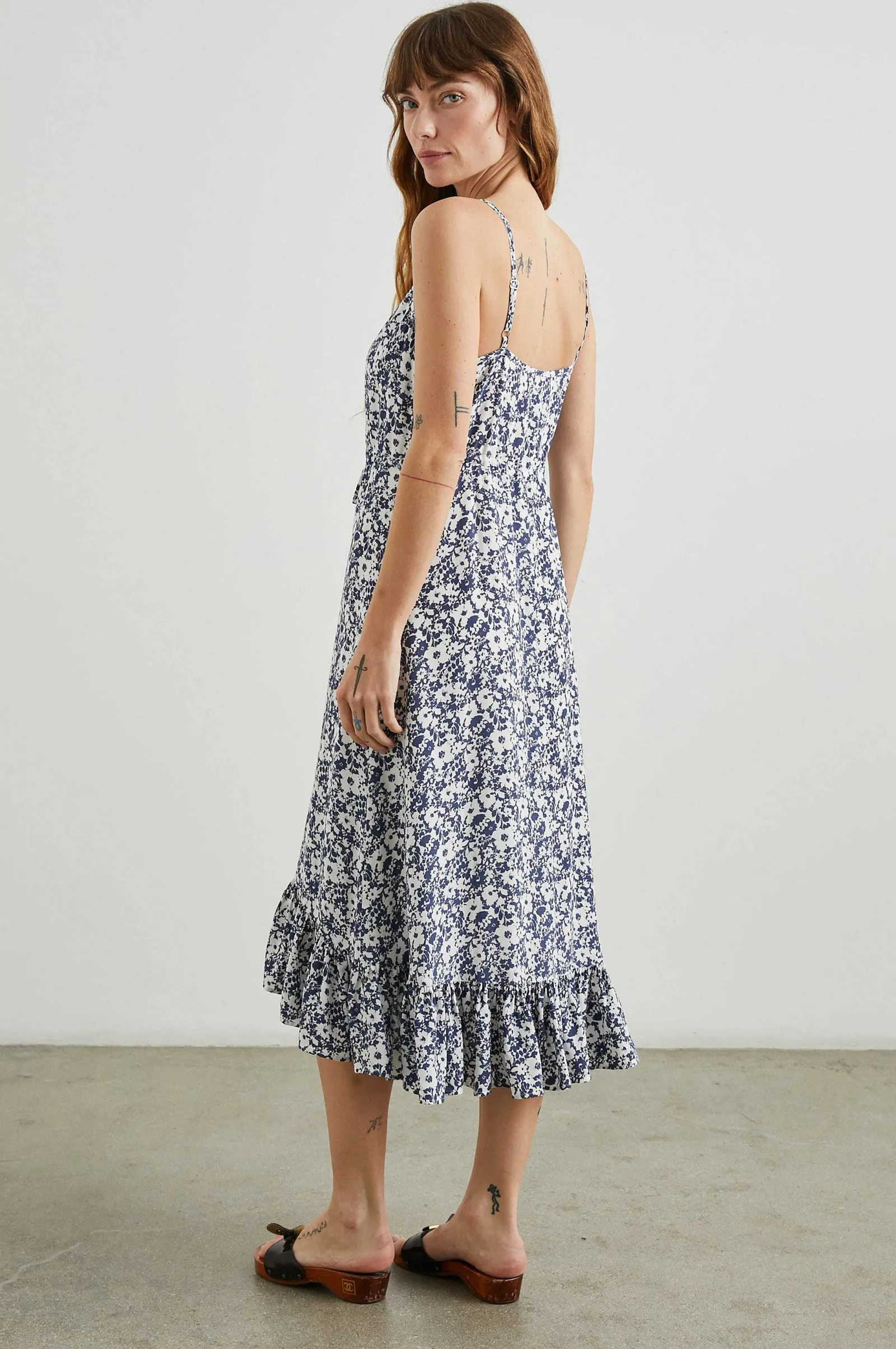 Vrouwen Rails Jurk Frida - Marine Witte Textuur Bloemen