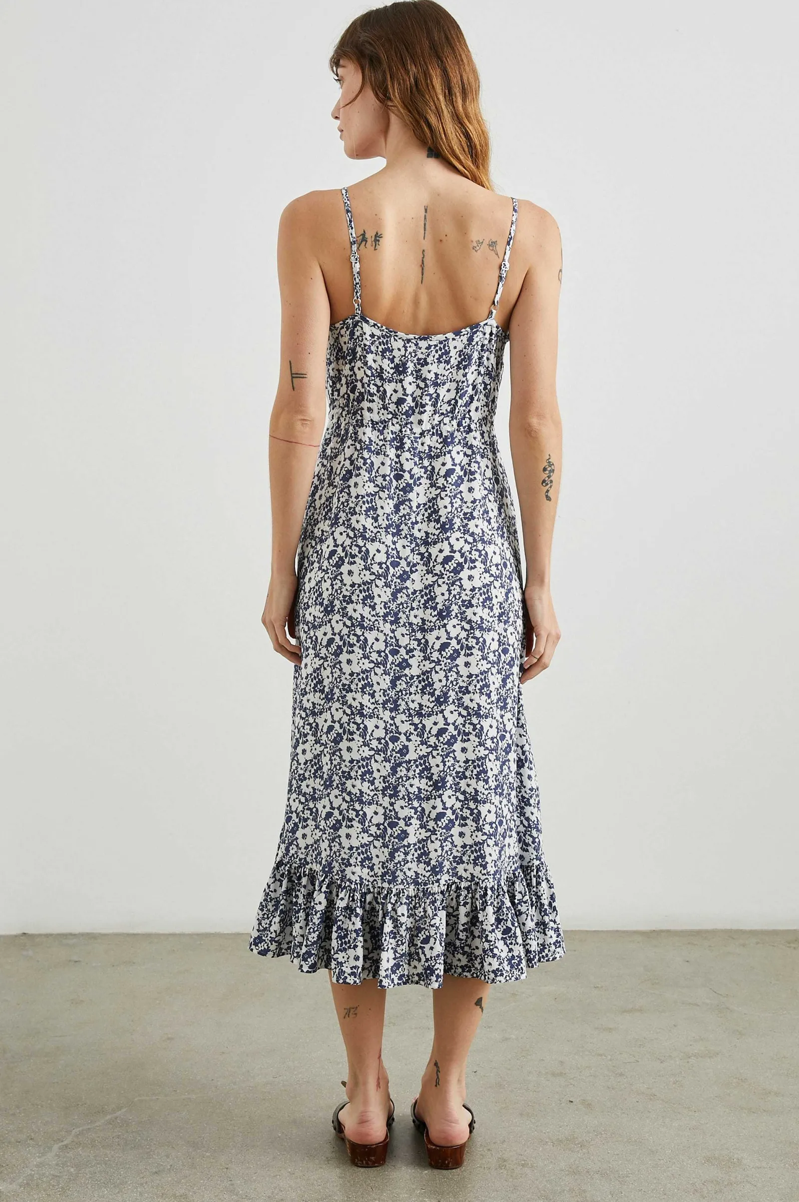 Vrouwen Rails Jurk Frida - Marine Witte Textuur Bloemen